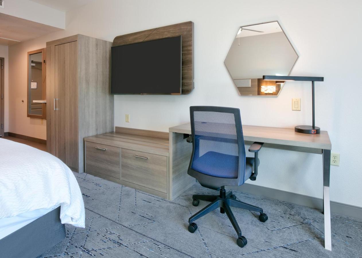 Holiday Inn Express & Suites North Dallas At Preston By Ihg Exterior foto
