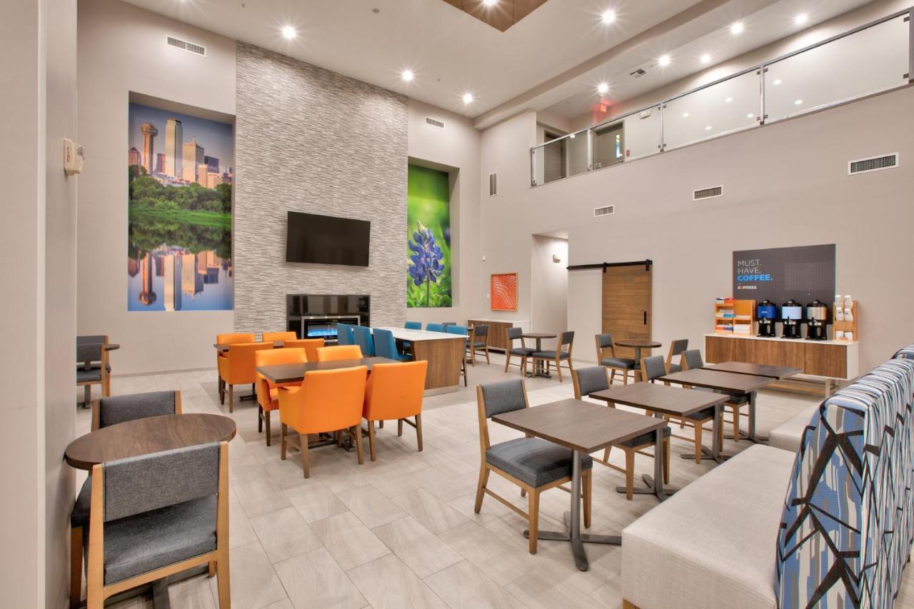 Holiday Inn Express & Suites North Dallas At Preston By Ihg Exterior foto